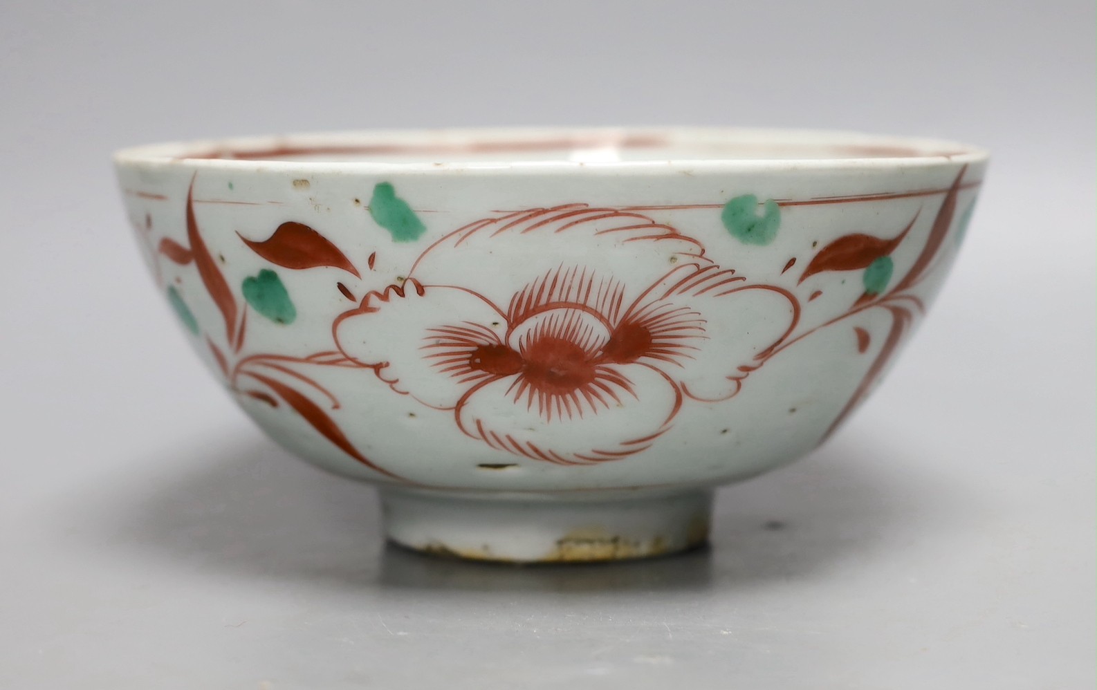 A Chinese Swatow enamelled bowl, Zhangzhou kilns, 17th century, 19.5cms diameter